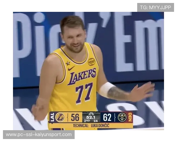 东契奇伤退前脚踹广告牌，情绪宣泄凸显比赛强度压力